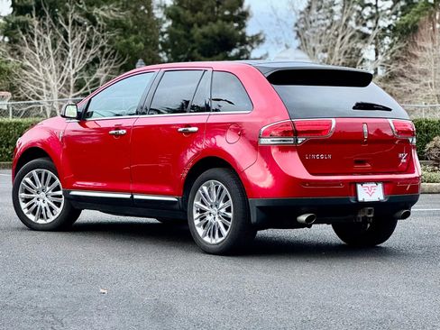 Used 2012 Lincoln MKX AWD image 2