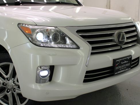 Used 2014 Lexus LX 570 4WD image 22