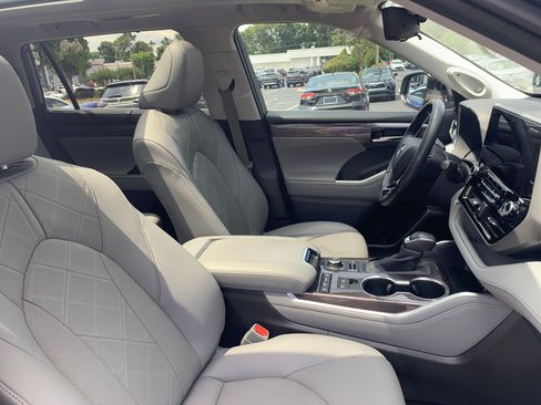 Used 2020 Toyota Highlander Platinum AWD/4WD image 20