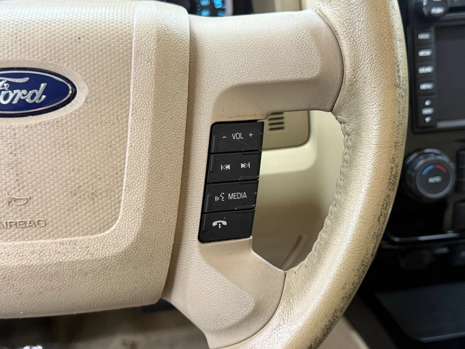 Used 2010 Ford Escape Limited FWD image 28