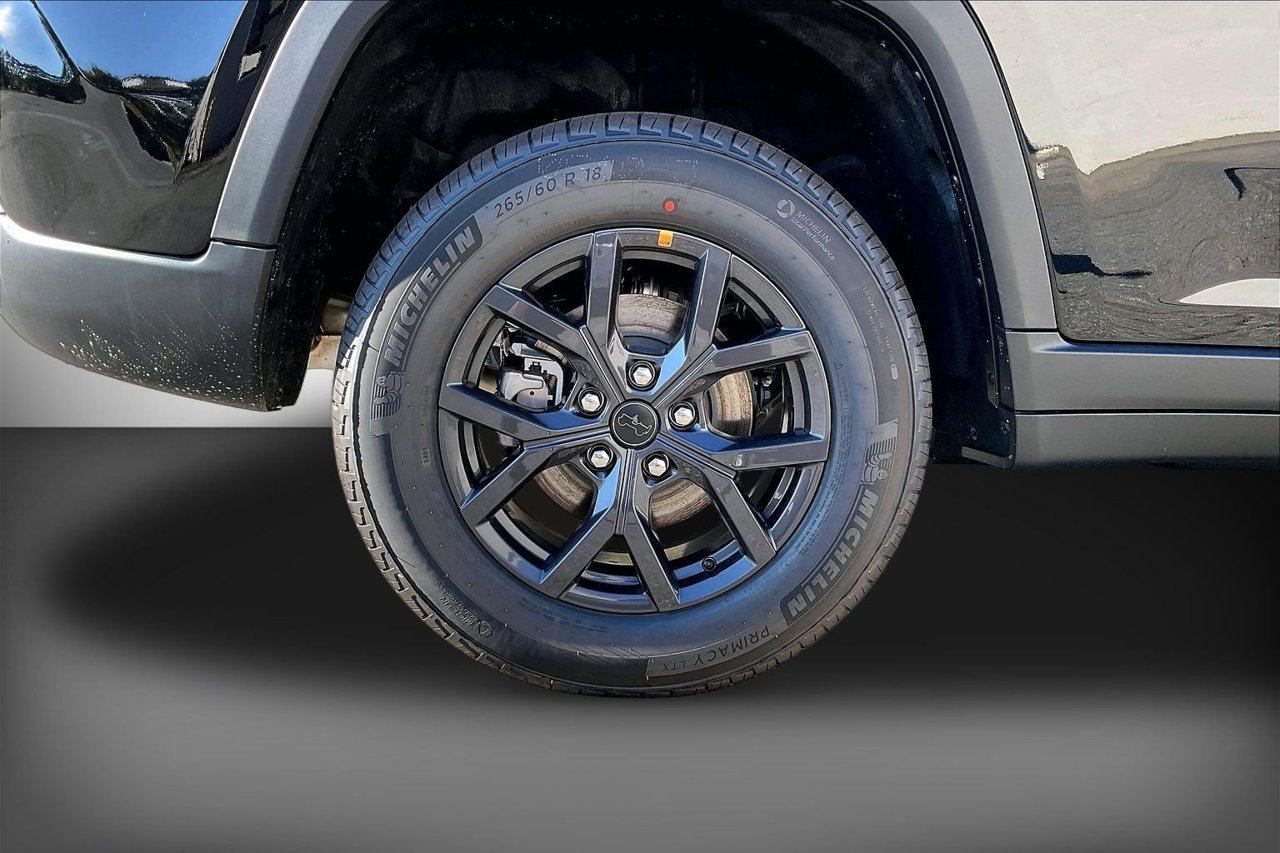 New 2027 Jeep Grand Cherokee Altitude RWD image 31
