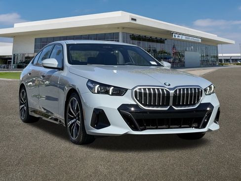 New 2026 BMW 530i xDrive w/ M Sport Package image 2