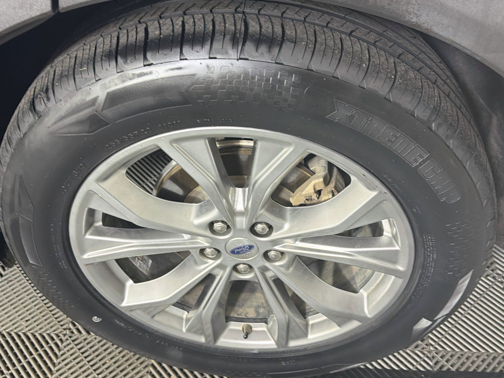 Used 2020 Ford Explorer Limited RWD image 11