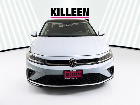 Used 2025 Volkswagen Jetta SE FWD image 2