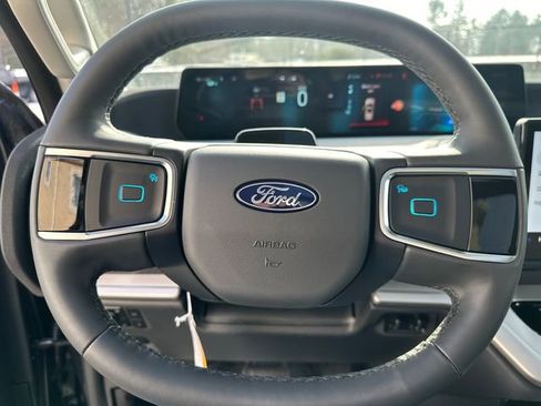 New 2025 Ford Expedition Active image 25
