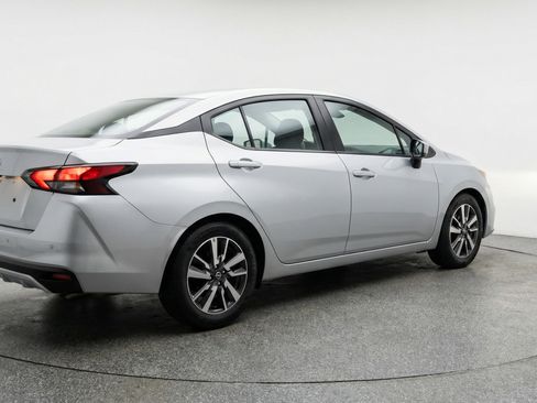 Used 2025 Nissan Versa SV image 9