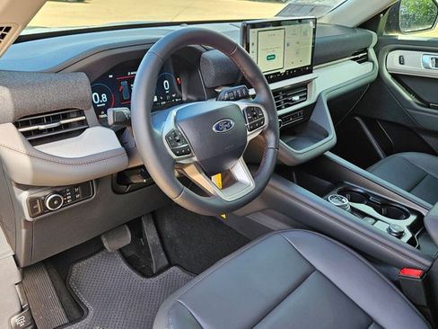 New 2026 Ford Explorer Active RWD image 3