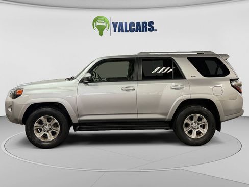 Used 2016 Toyota 4Runner SR5 AWD/4WD image 2