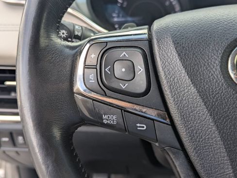 Used 2015 Toyota Avalon Limited w/ Technology Package FWD image 19
