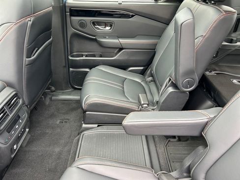 Used 2025 Honda Pilot TrailSport image 19