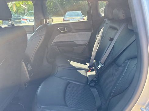 Used 2025 Jeep Compass Latitude AWD/4WD image 19
