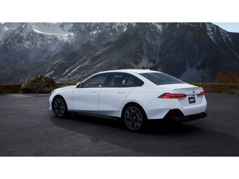 New 2027 BMW i5 eDrive40 RWD image 2