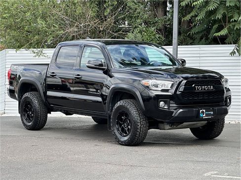 Used 2017 Toyota Tacoma TRD Off-Road w/ Tow Package (A/T) AWD/4WD image 8