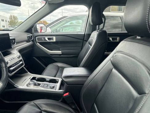 Used 2023 Ford Explorer XLT w/ Equipment Group 202A AWD/4WD image 30
