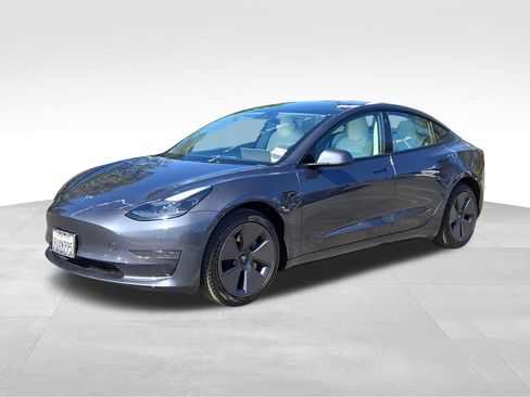 Used 2023 Tesla Model 3 Standard Range image 1