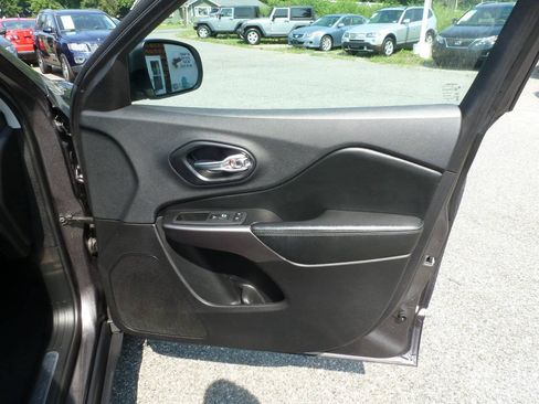 Used 2019 Jeep Cherokee Limited AWD/4WD image 33
