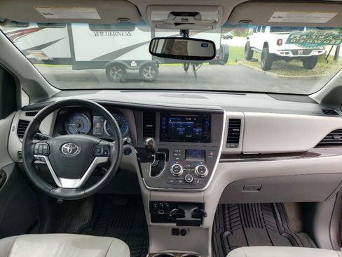 Used 2015 Toyota Sienna XLE Premium image 33