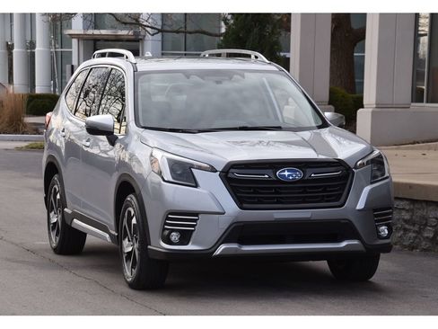 Used 2023 Subaru Forester Touring image 2