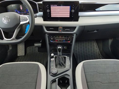 Used 2025 Volkswagen Taos SE image 22