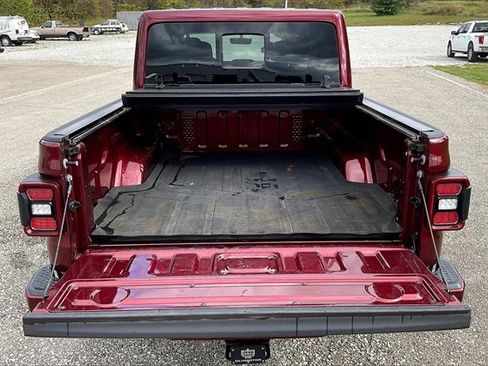 Used 2021 Jeep Gladiator Overland image 34