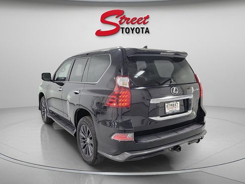 Used 2021 Lexus GX 460 Luxury w/ Sport Design Package AWD/4WD image 2
