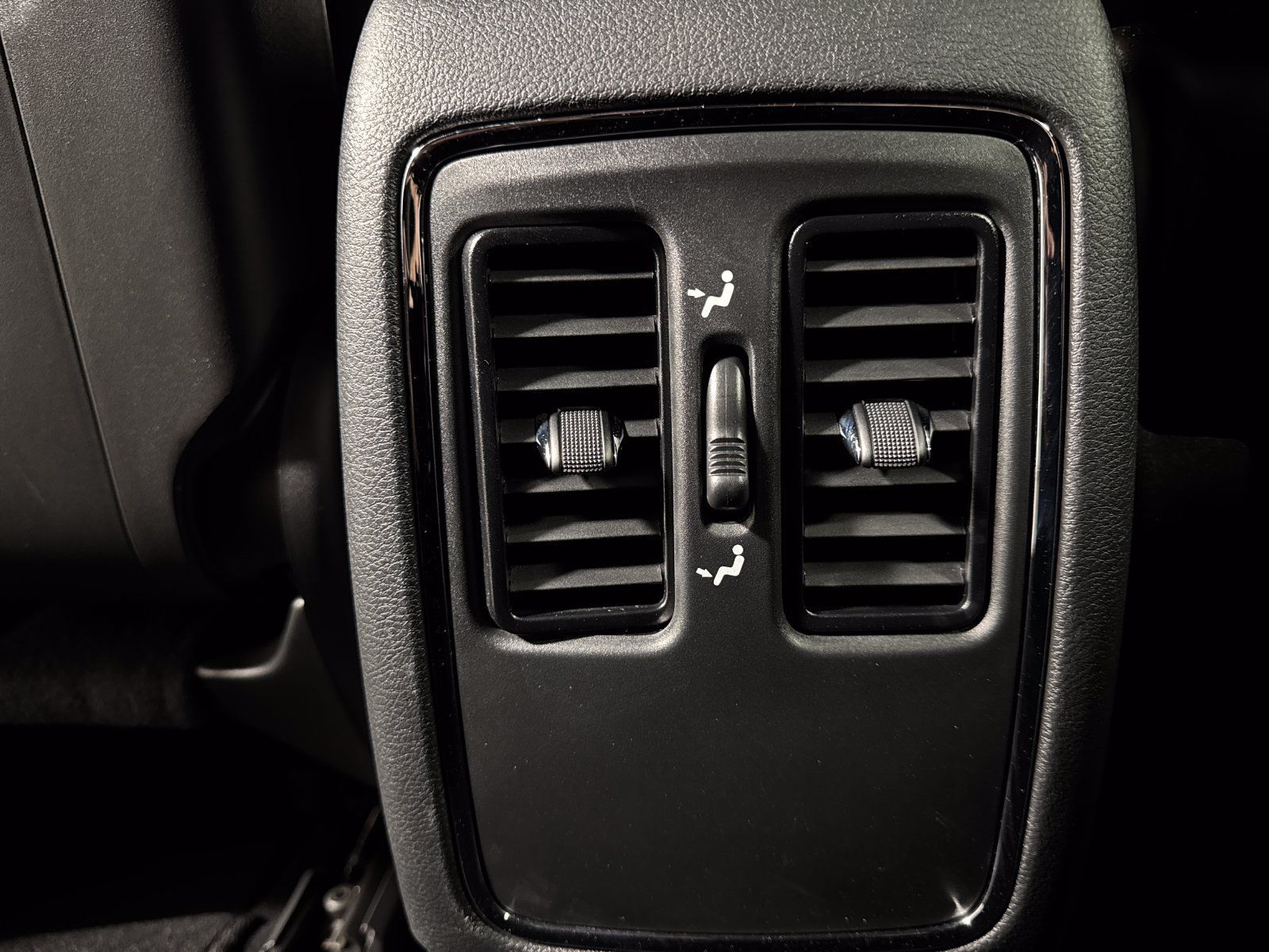 Used 2020 Jeep Grand Cherokee Laredo AWD/4WD image 11