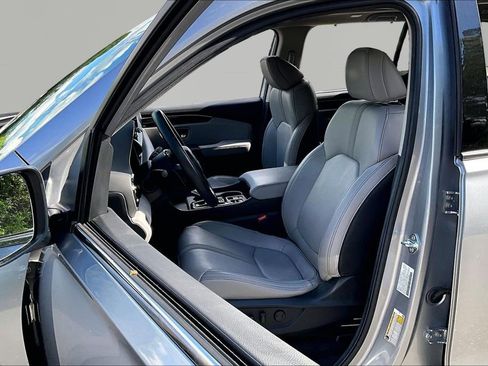 Certified 2025 Honda Pilot Touring image 15
