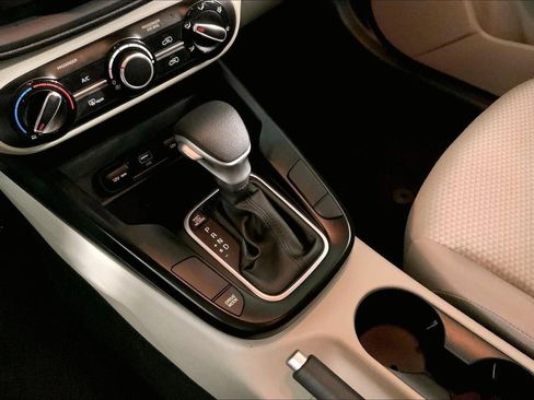 Certified 2025 Kia Soul LX w/ LX Technology Package image 17