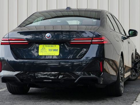 Used 2025 BMW i5 xDrive40 w/ M Sport Package AWD/4WD image 5