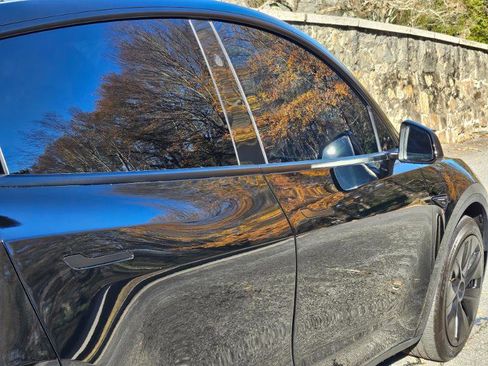 Used 2023 Tesla Model Y Long Range image 10