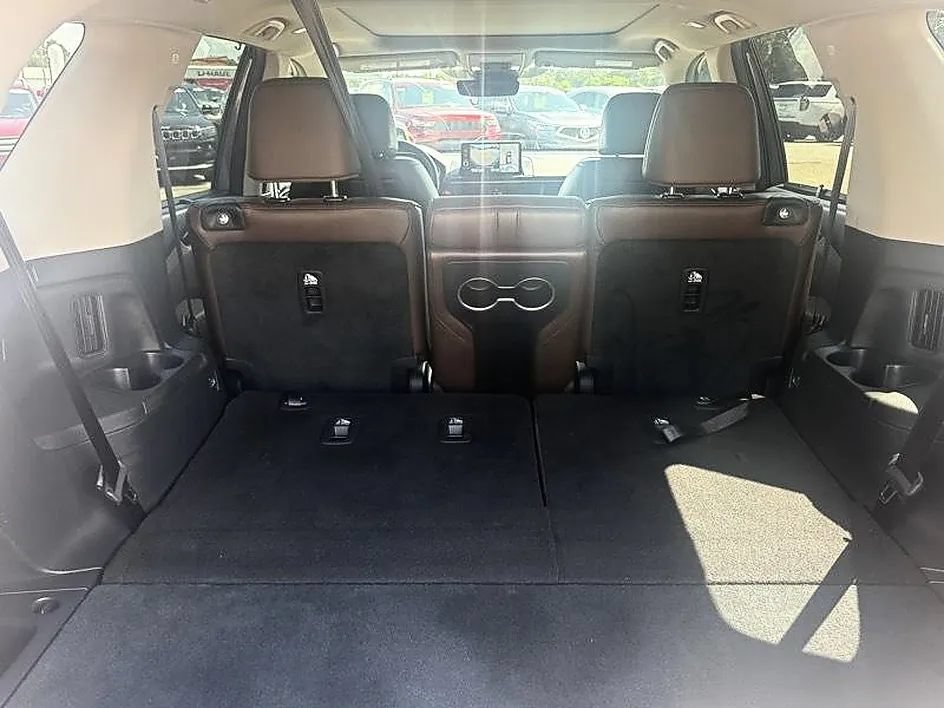 Used 2025 Honda Pilot Elite image 40