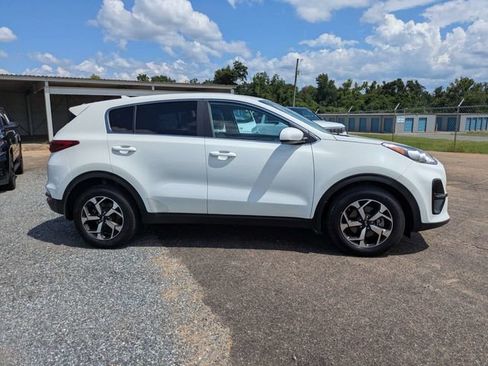 Used 2020 Kia Sportage LX FWD image 3