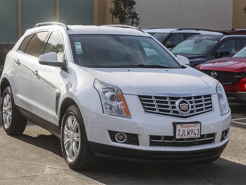 Used 2015 Cadillac SRX FWD image 3