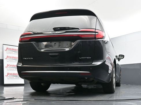 Used 2023 Chrysler Pacifica Limited image 23