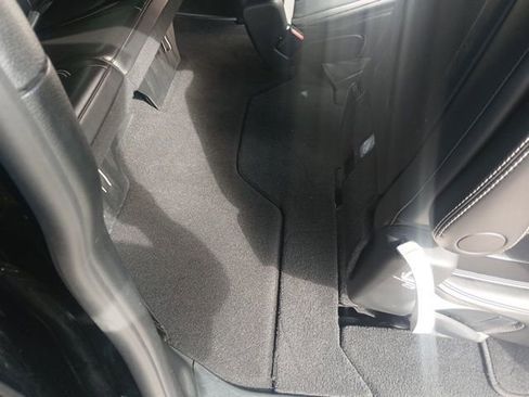 Used 2025 Chrysler Pacifica Select image 15