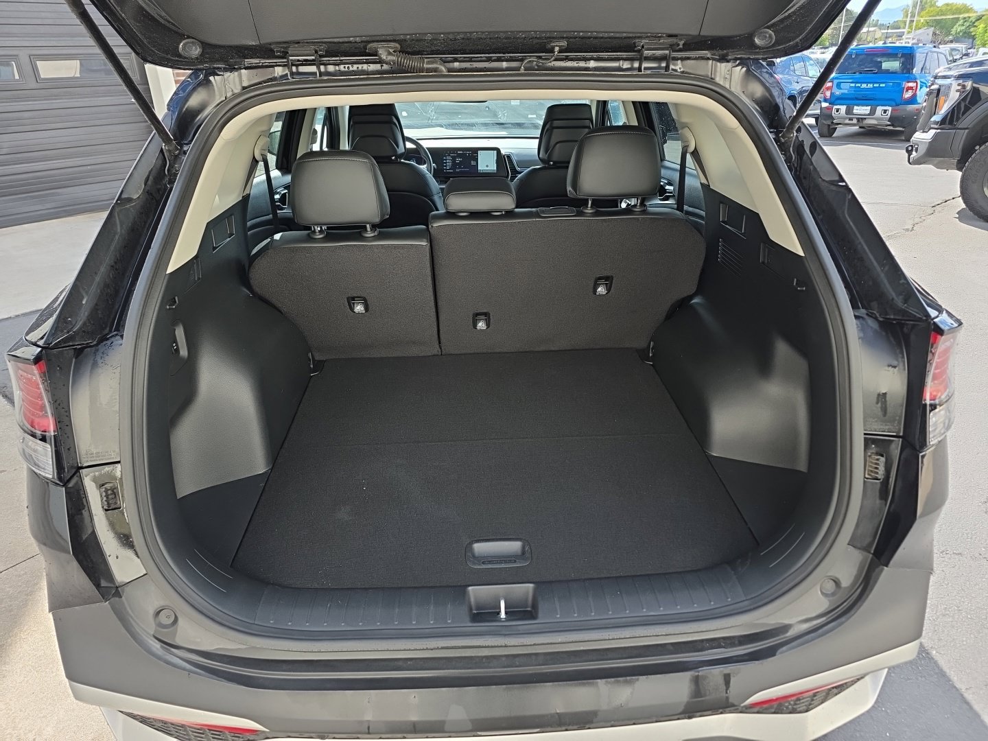 Used 2024 Kia Sportage EX FWD image 25
