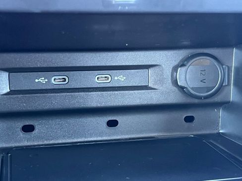 Used 2023 Volkswagen Tiguan SE image 29