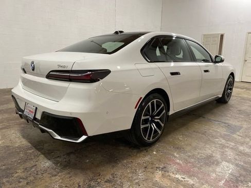 Used 2026 BMW 740i RWD image 5