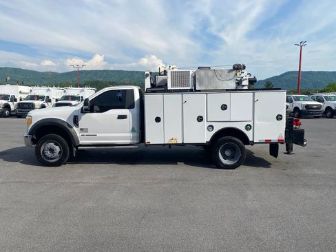 Used 2017 Ford F550 4x4 Regular Cab Super Duty image 5
