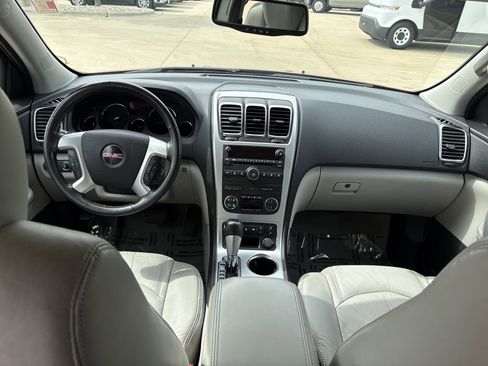 Used 2010 GMC Acadia SLT FWD image 3