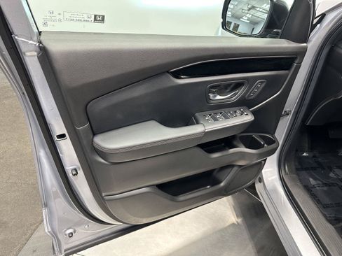 Certified 2025 Honda Pilot TrailSport image 13