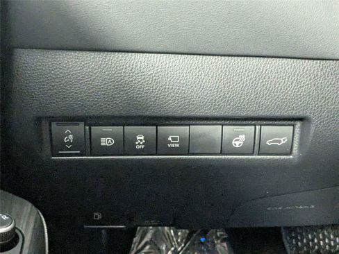 Used 2023 Toyota Venza Limited AWD/4WD image 16