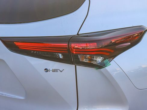 New 2026 Toyota Highlander Platinum AWD/4WD image 10