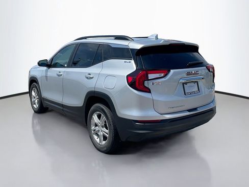 Used 2022 GMC Terrain SLE w/ Driver Convenience Package FWD image 4