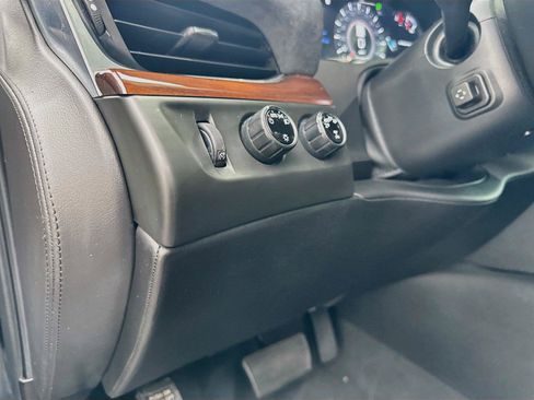 Used 2019 Cadillac Escalade Luxury AWD/4WD image 16