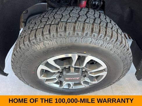 Used 2023 GMC Sierra 2500 AT4 w/ AT4 Preferred Package AWD/4WD image 8