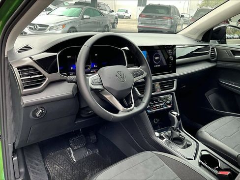 New 2026 Volkswagen Taos SE image 8