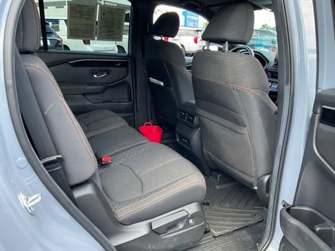 Used 2025 Honda Pilot Sport image 19
