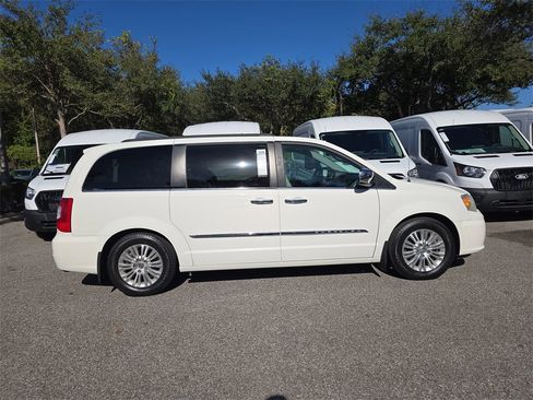 Used 2012 Chrysler Town & Country Touring-L w/ Premium Group image 3