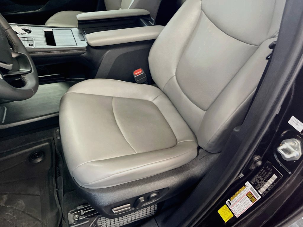 Used 2026 Toyota Sienna XLE FWD image 19